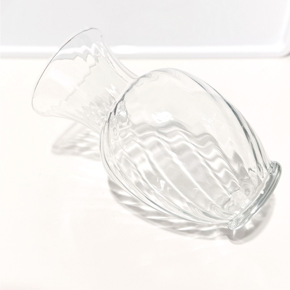 VINTAGE 9” Fluted Swirled Clear Glass Flower Vase - Picture 4 of 11
